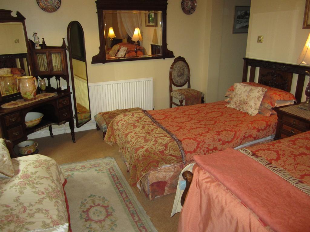 Killyon Guest House نافان الغرفة الصورة