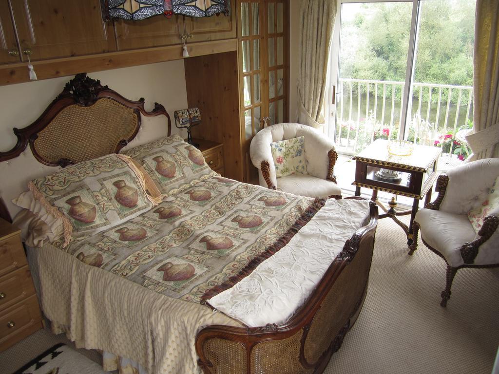 Killyon Guest House نافان الغرفة الصورة